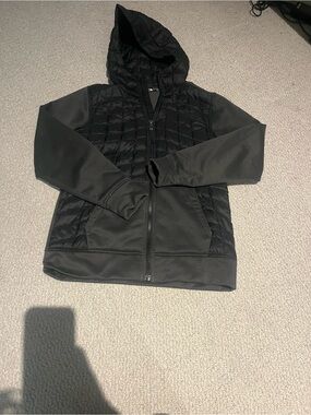The NorthFace Boy’s Black Quilted Hybrid Hoodie Jacket